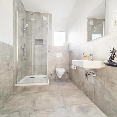 Apartment Raj Living - 6 - 15 Min Zur Messe Dus *