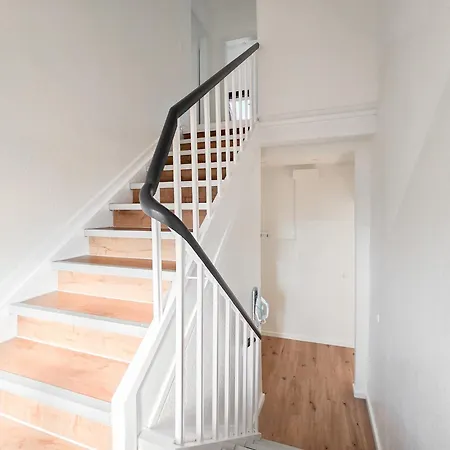 Raj Living - 6 - 15 Min Zur Messe Dus Apartment