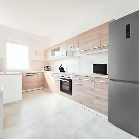 Raj Living - 6 - 15 Min Zur Messe Dus Apartment