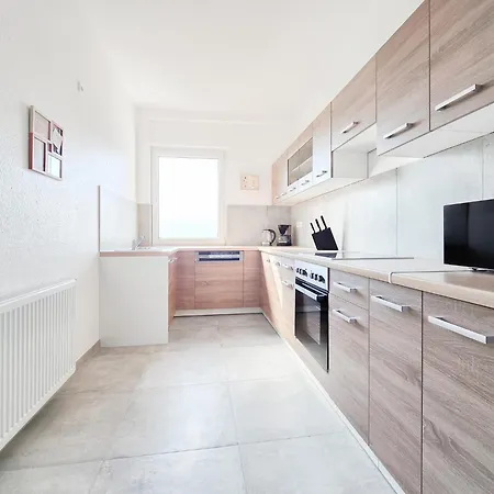 Tolstov - 6 - 15 Min Zur Messe Dus Apartment